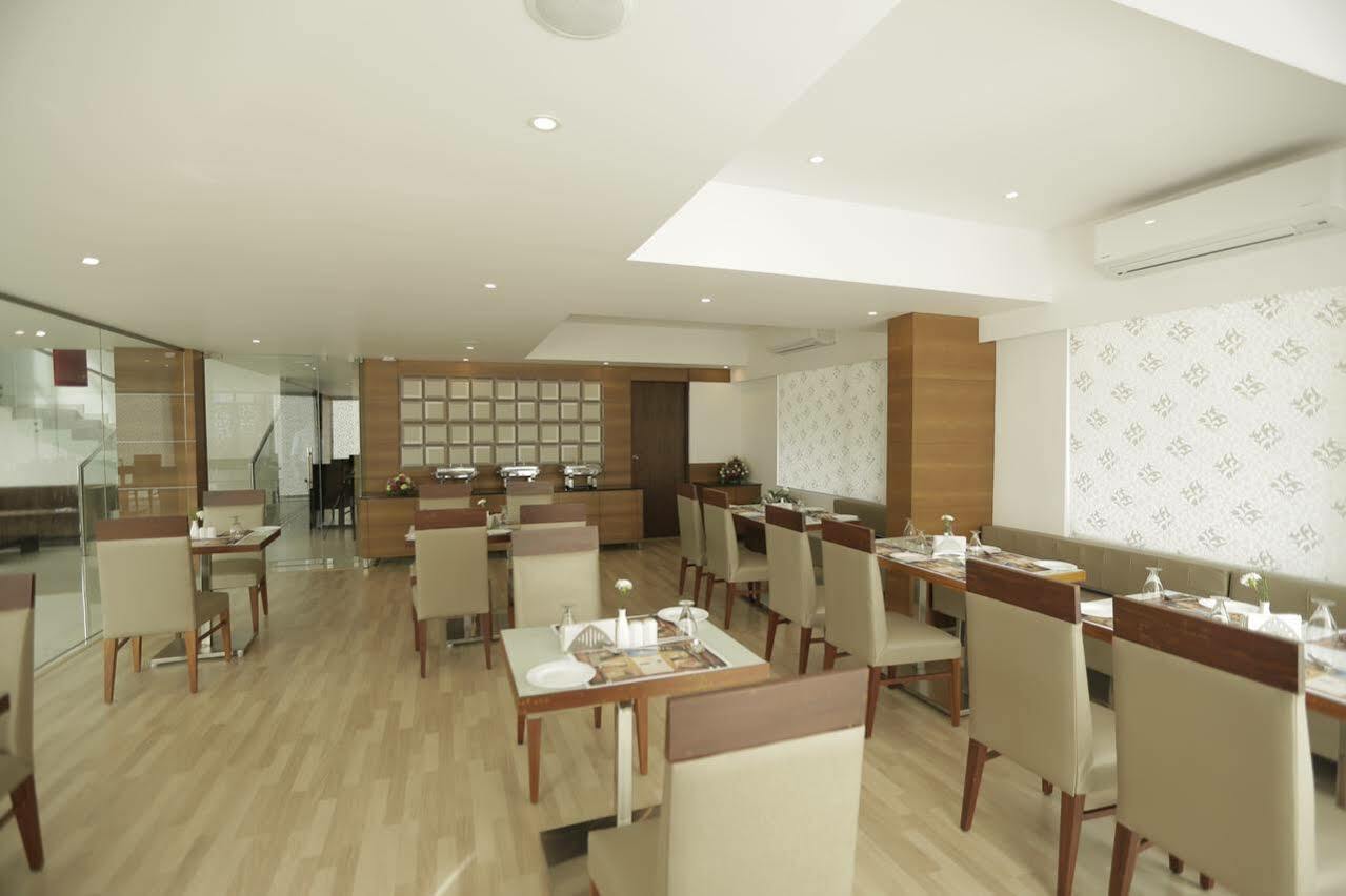 Hotel Park Connect Kochi Zewnętrze zdjęcie