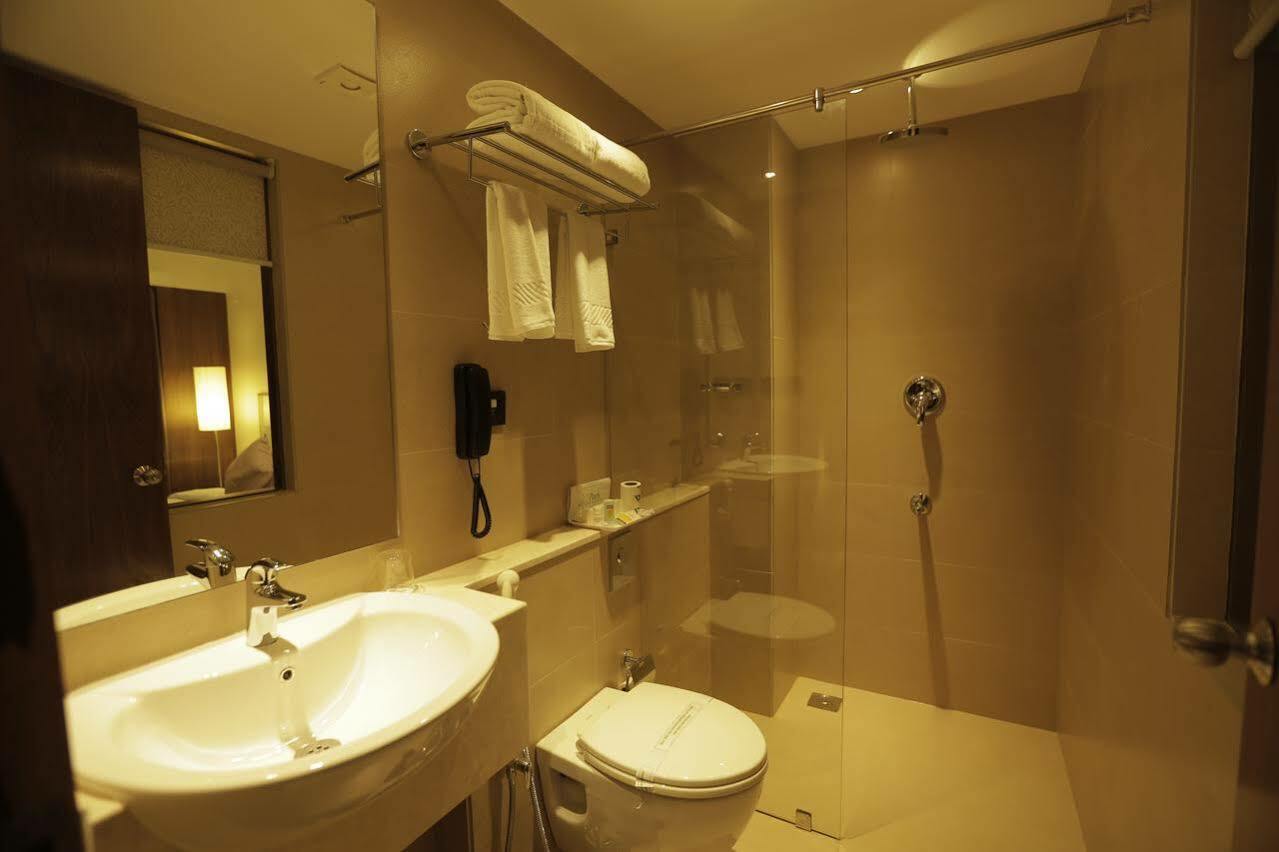 Hotel Park Connect Kochi Zewnętrze zdjęcie